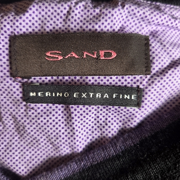 Sand 100% Merino Wool Black V-Neck Sweater With Purple Accent Size XL - Picture 6 of 6